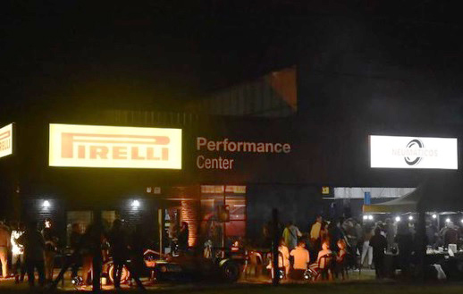 Inauguró la primera gomería oficial Pirelli de Funes